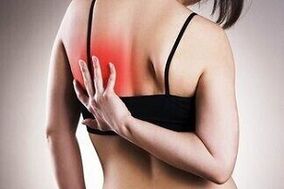 ból pod lewą łopatką od tyłu